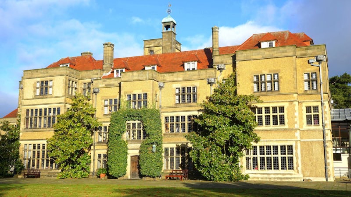 Gartenpflege Augsburg – Rasenmähen und Heckenschnitt